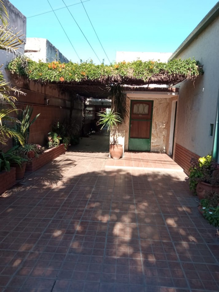 ADMINISTRACIONES Y MANDATOS - ALQUILA - CASA 2 DORMIT