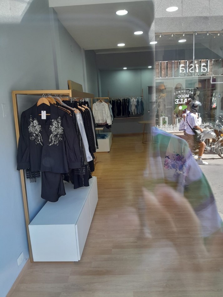ADMINISTRACIONES Y MANDATOS - ALQUILA - LOCAL COMERCIAL 
